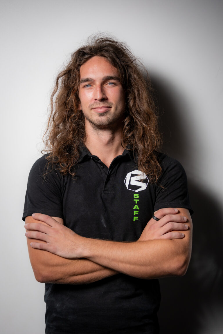 Jono - Coach || Previous State Bouldering Champion, National competitor, Currently QLD 4th ranked Boulderer & State level championship routesetter